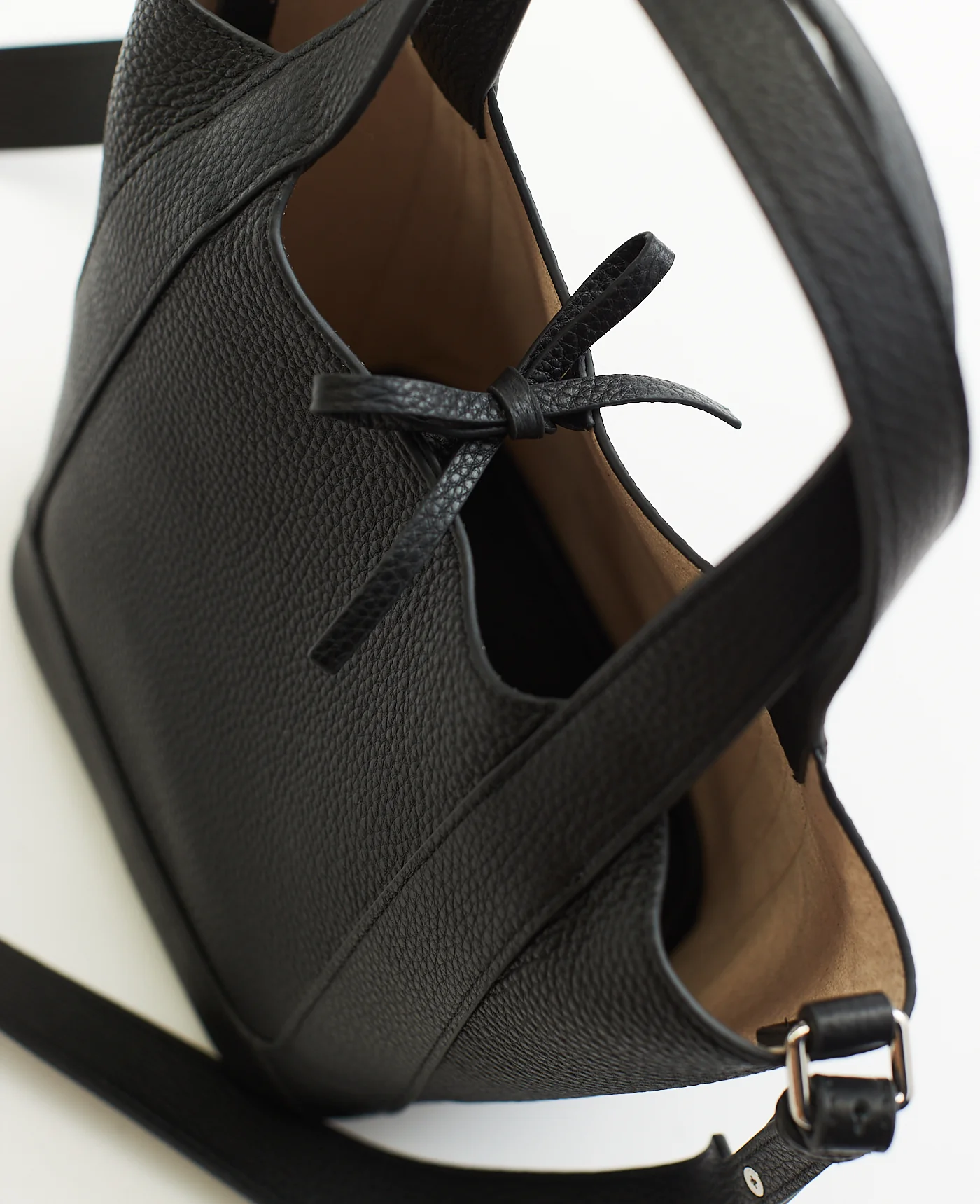 Alexie Tote: Black Pebbled Leather - Image 9