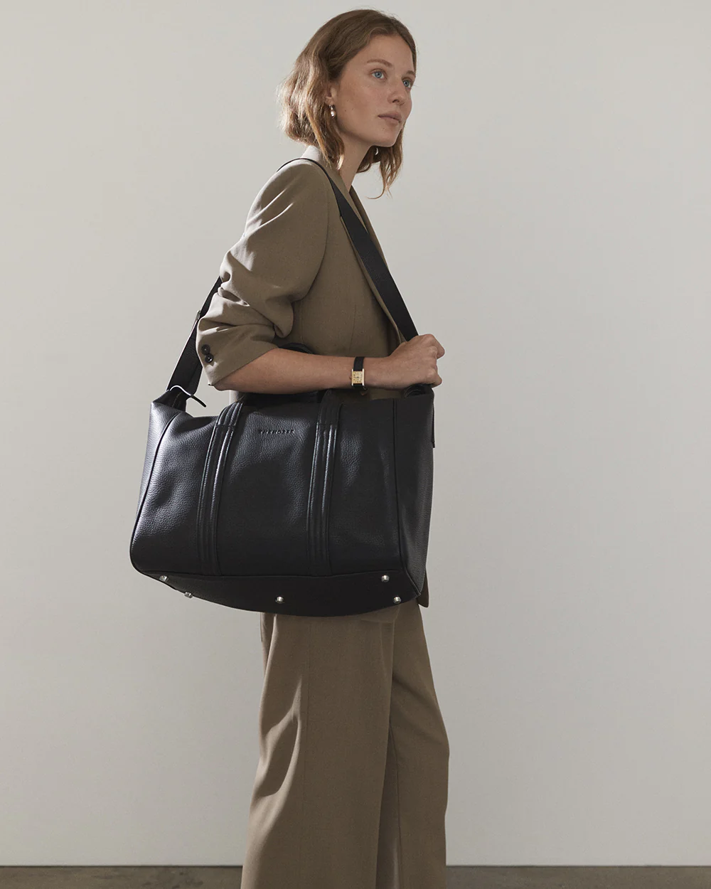 Aries Duffle Bag: Black - Image 5