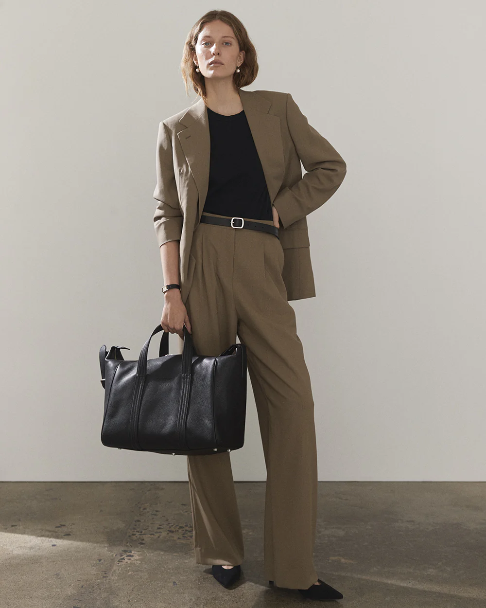 Aries Duffle Bag: Black - Image 6