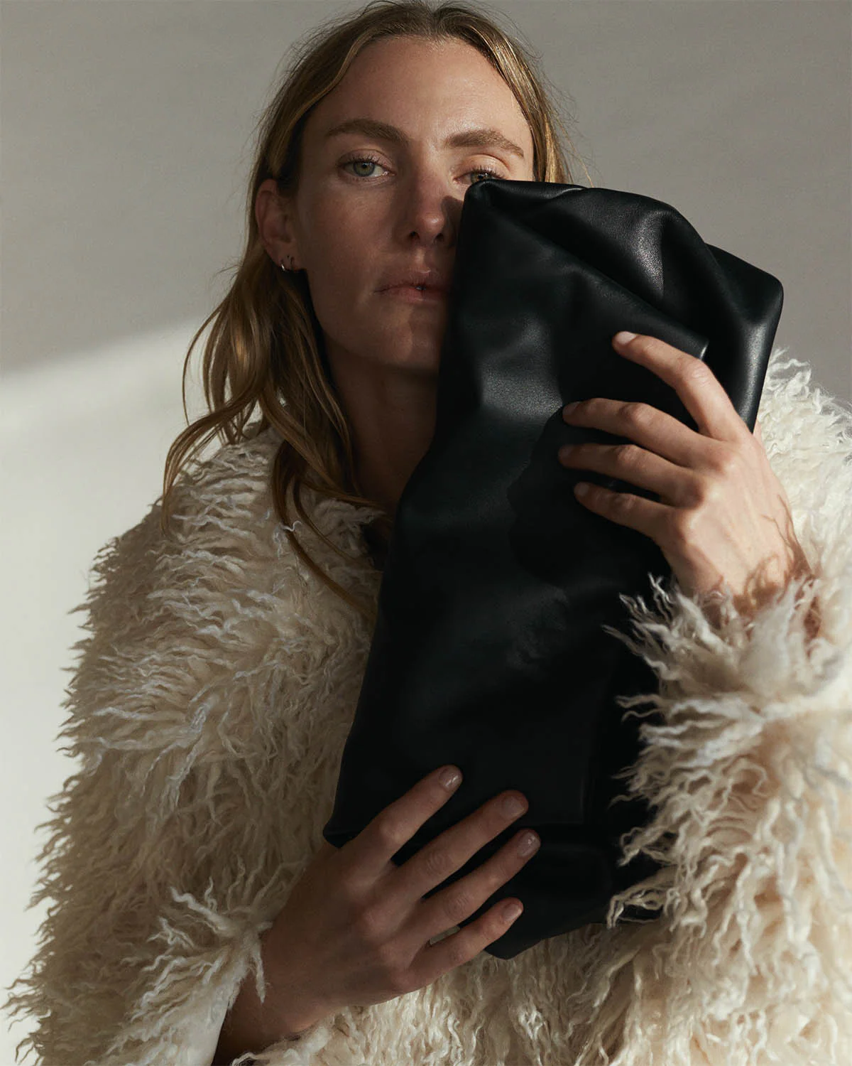 Benny Fold Clutch: Black - Image 11