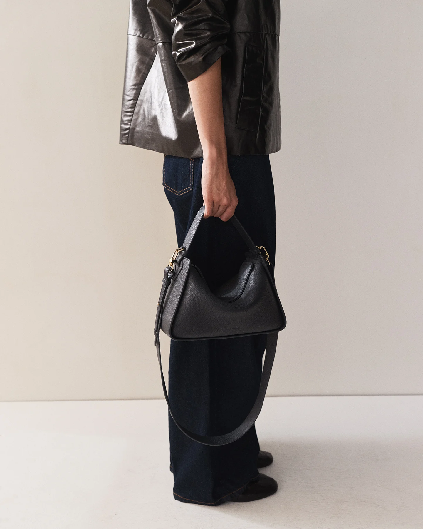 Clementine Bag: Dark Navy Pebbled Leather with Gold - Image 4