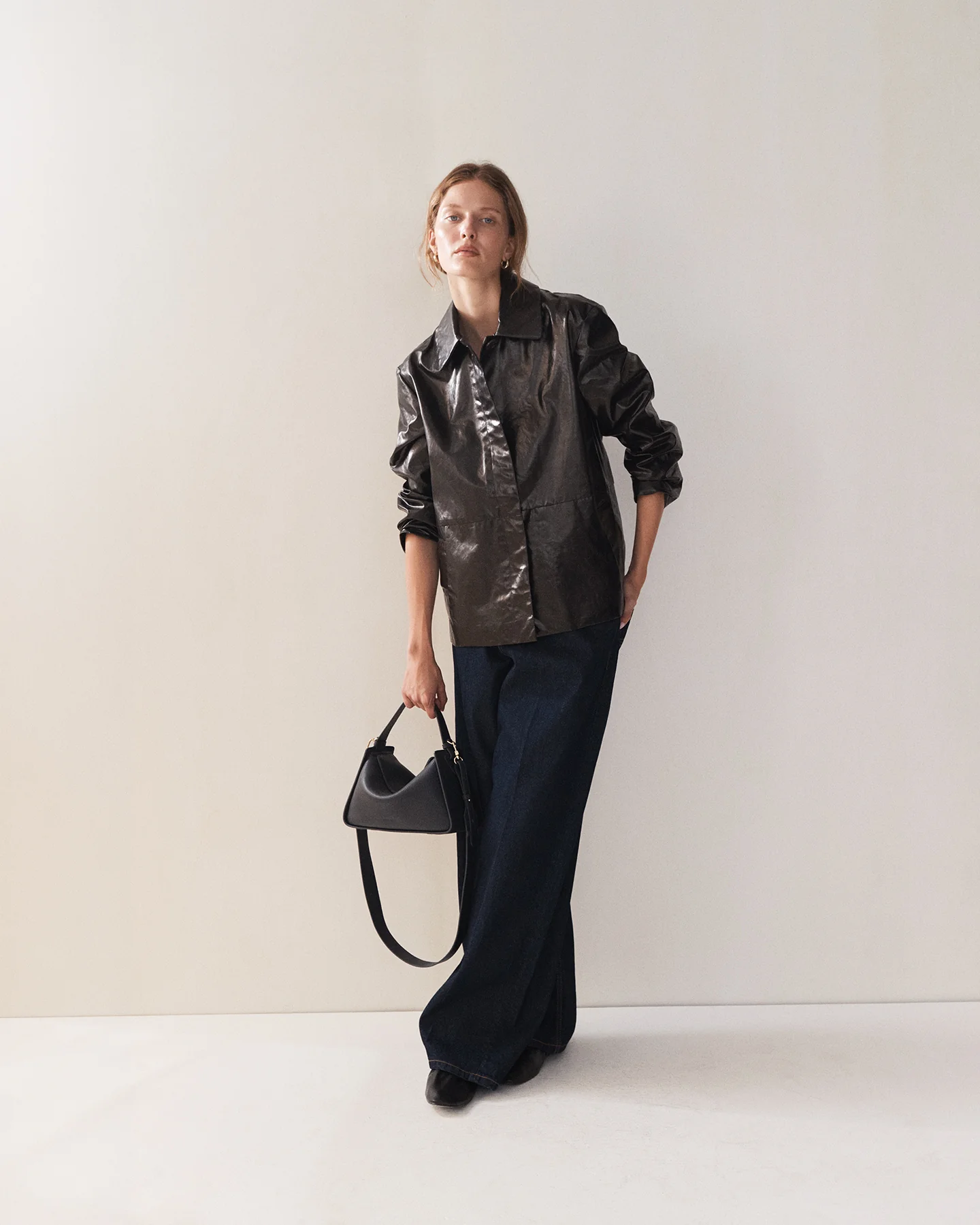 Clementine Bag: Dark Navy Pebbled Leather with Gold - Image 7
