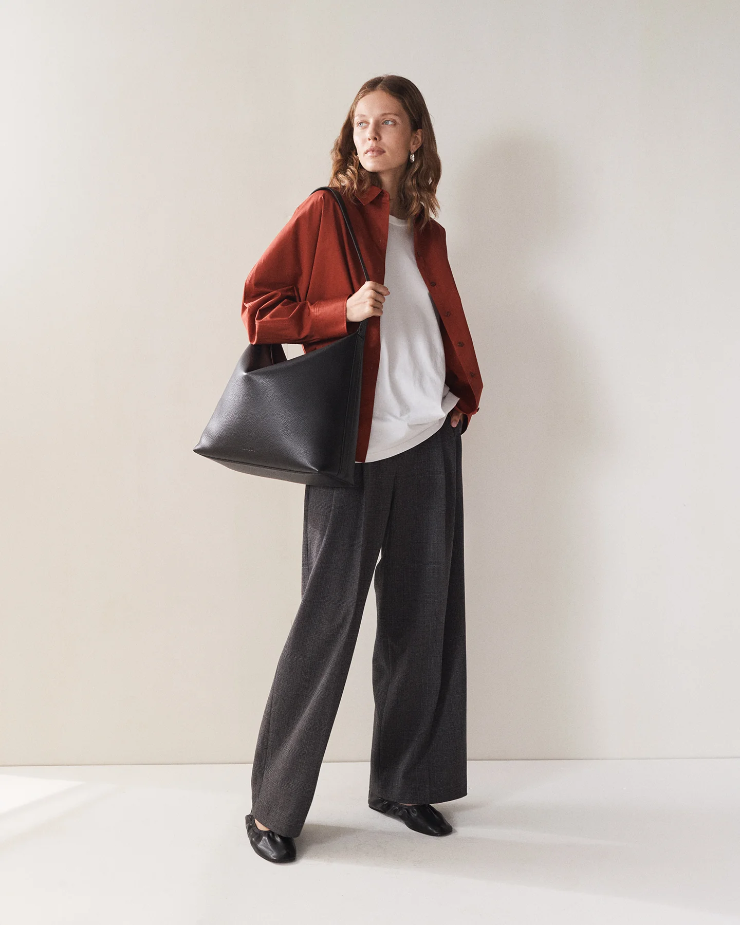Large Daisy Bag: Black - Image 8