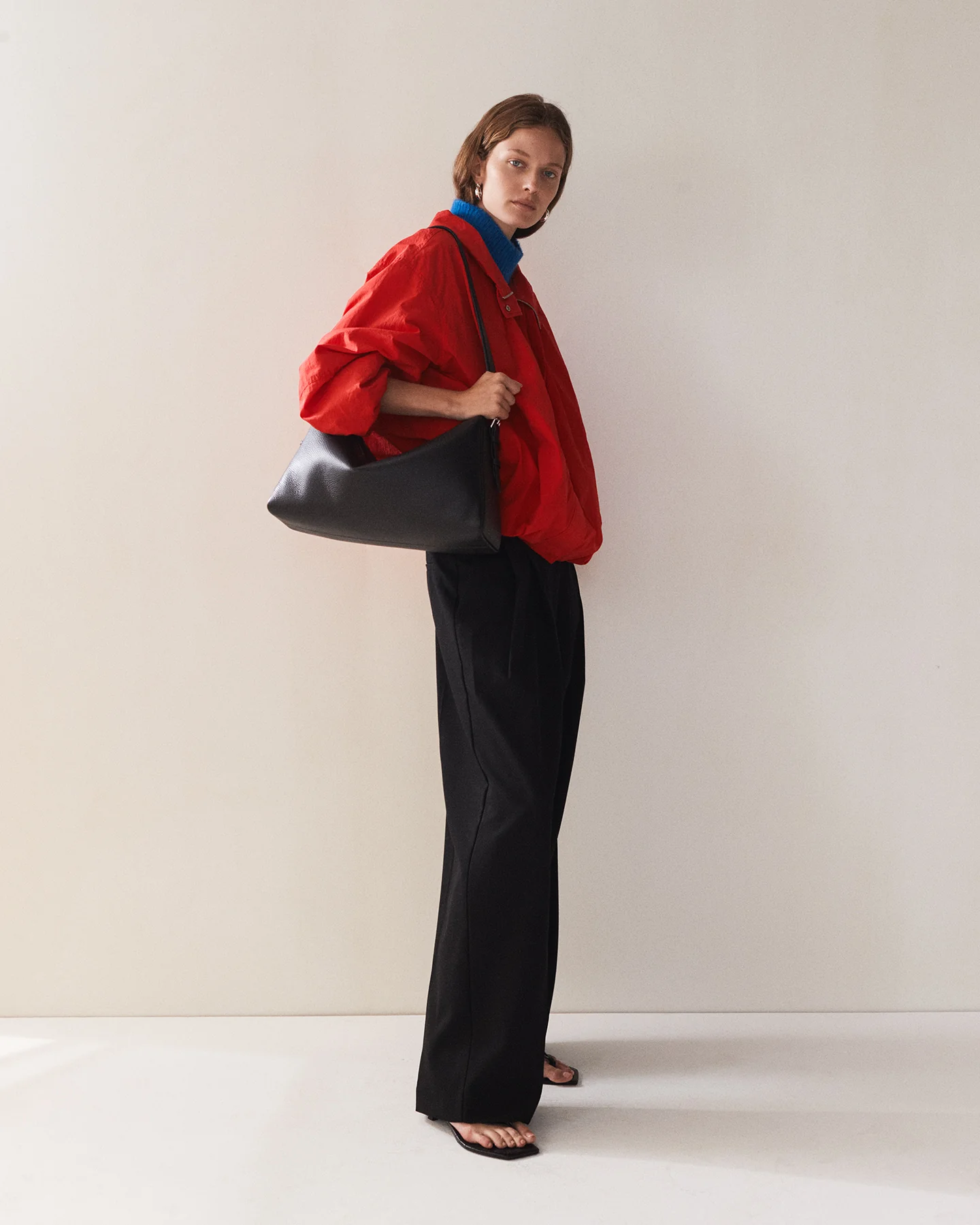 Lottie Handbag: Black - Image 4