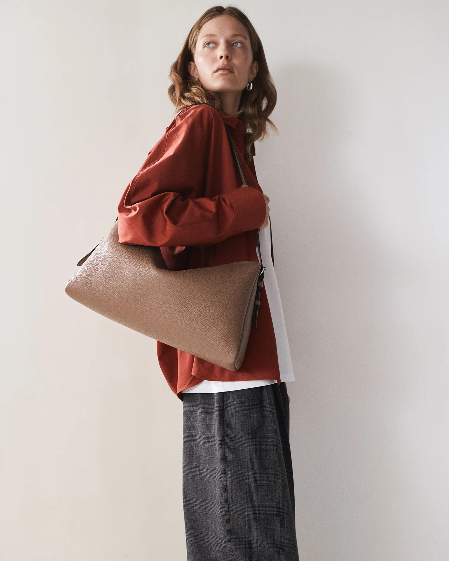 Lottie Handbag: Taupe - Image 5