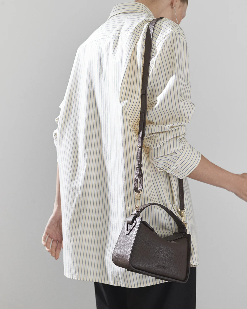 Mini Clementine Bag: Charcoal Pebbled Leather with Gold - Image 5