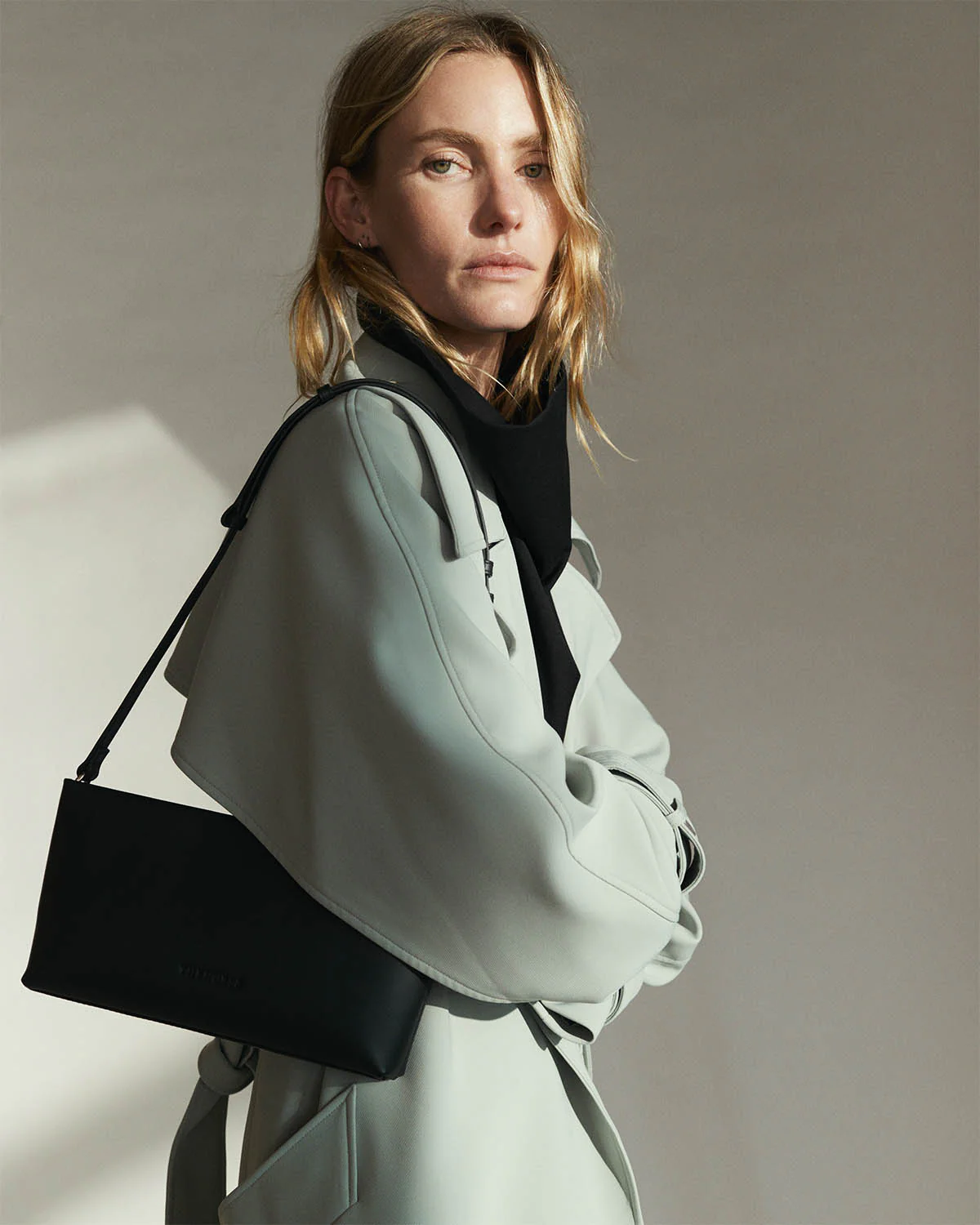 Wes Shoulder Bag: Black - Image 7